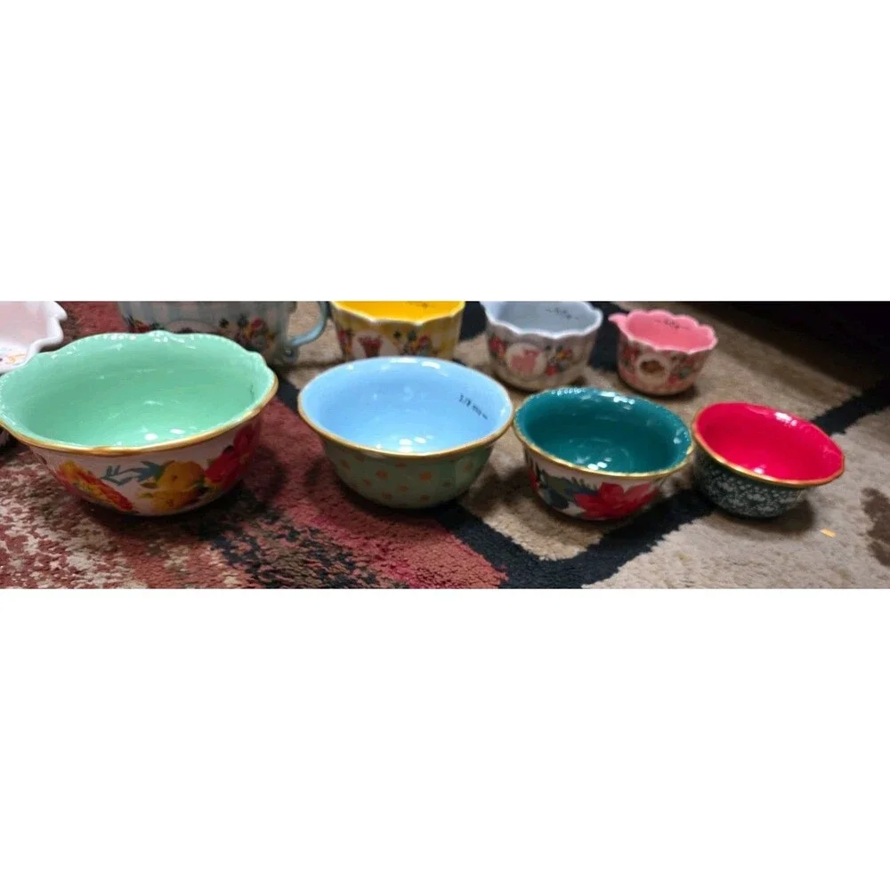 Pioneer Woman Woman Lot Mini Casserole Dish with Lid-Measuring Cups-Pie Plate